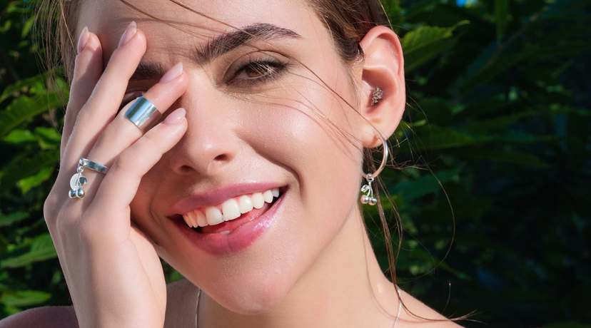 Shomiz's Guide to Versatile Silver Jewelry for Travelers